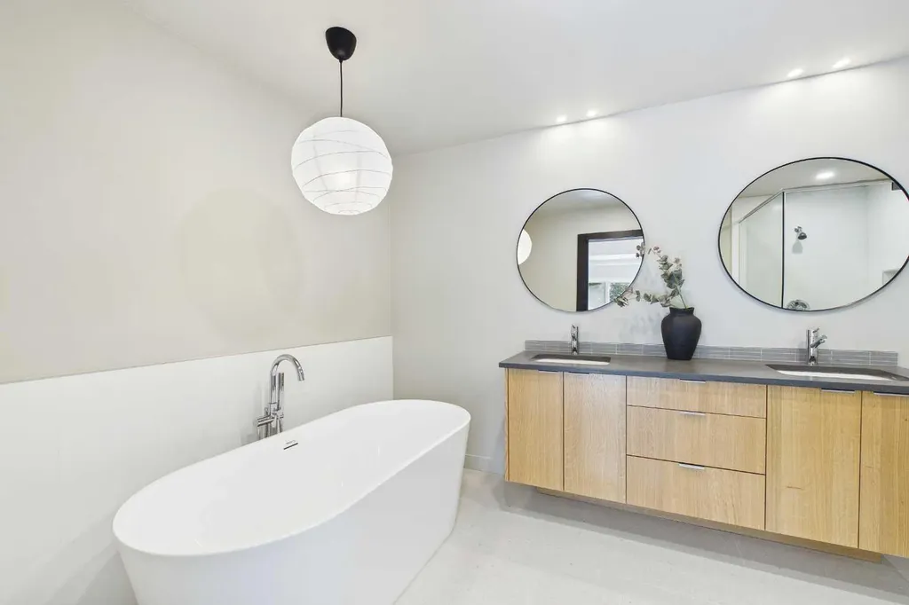 416 Thornhill Place NW Calgary AB T2K 2S5