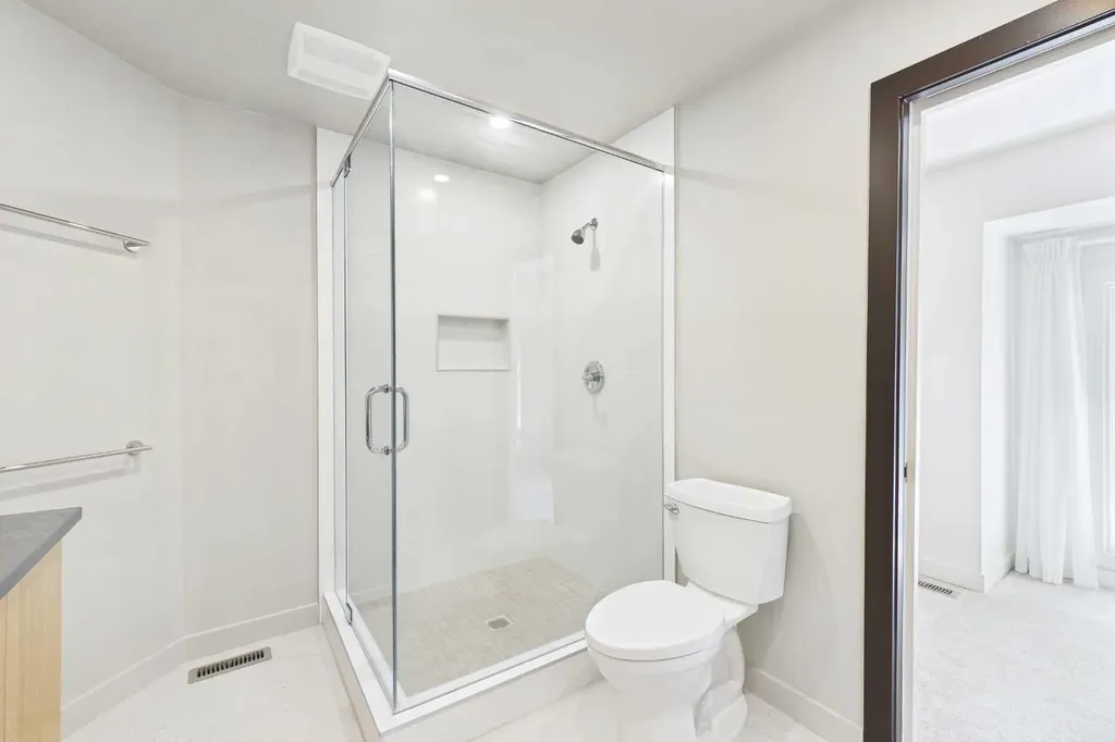 416 Thornhill Place NW Calgary AB T2K 2S5