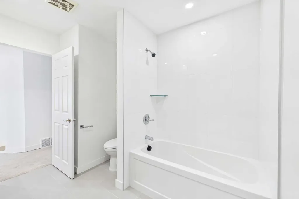 416 Thornhill Place NW Calgary AB T2K 2S5
