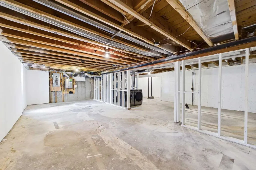 416 Thornhill Place NW Calgary AB T2K 2S5