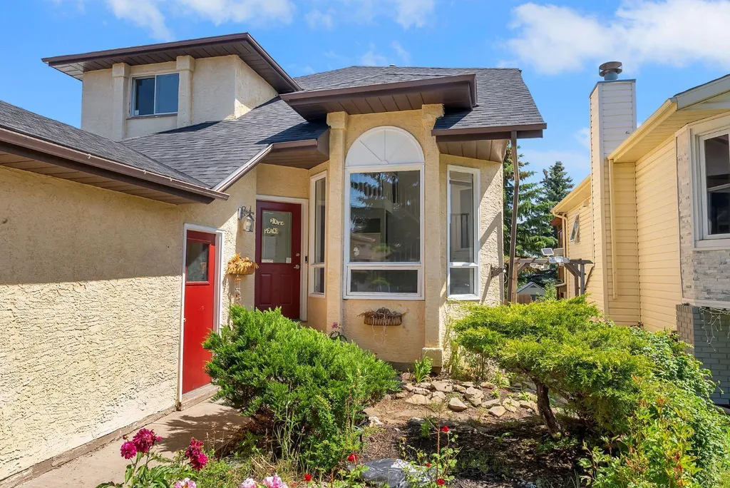 48 Millview Way SW Calgary AB T2Y 2W5
