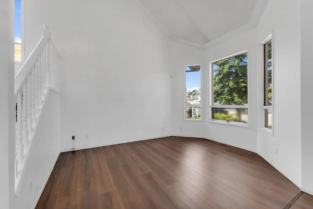 48 Millview Way SW Calgary AB T2Y 2W5