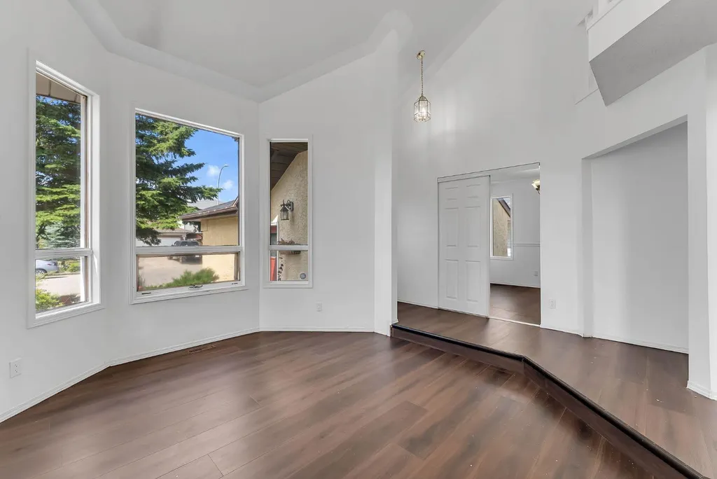 48 Millview Way SW Calgary AB T2Y 2W5