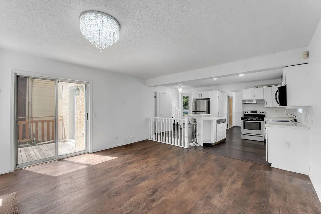 48 Millview Way SW Calgary AB T2Y 2W5