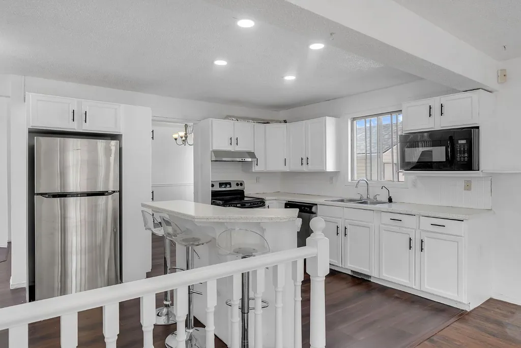 48 Millview Way SW Calgary AB T2Y 2W5