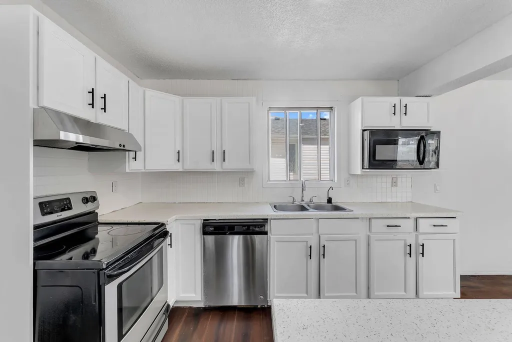 48 Millview Way SW Calgary AB T2Y 2W5