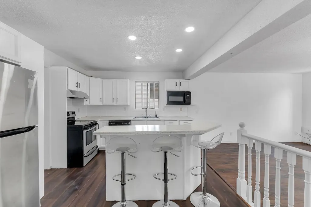 48 Millview Way SW Calgary AB T2Y 2W5