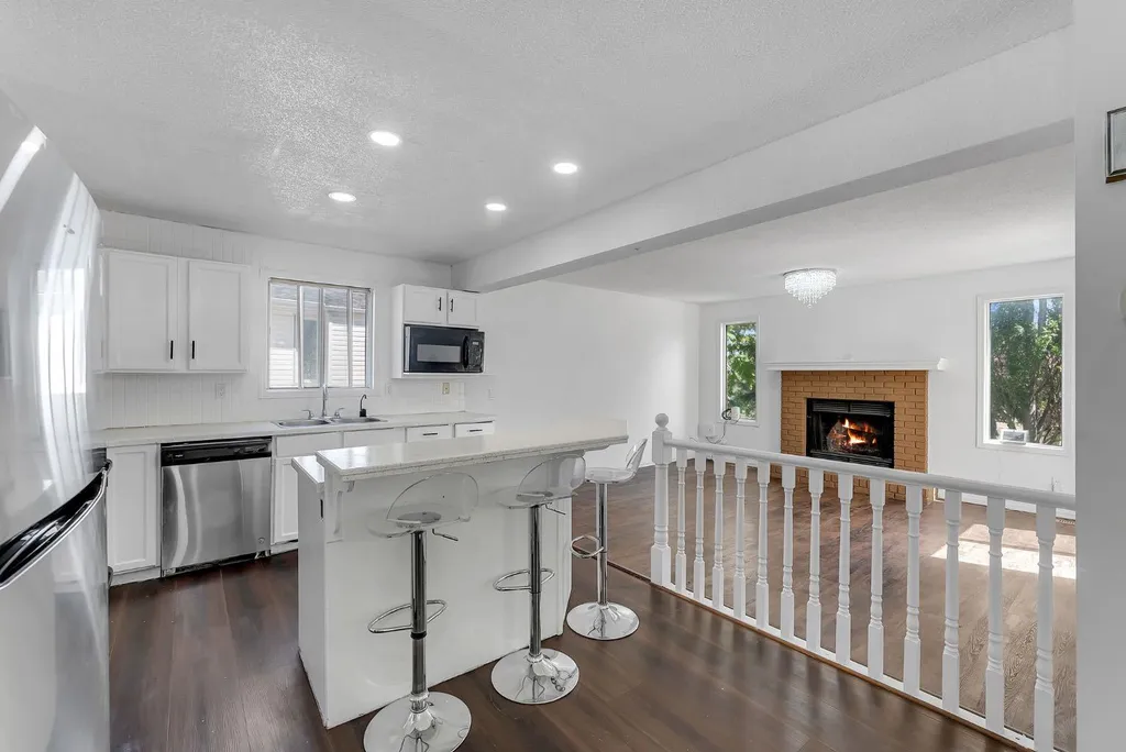 48 Millview Way SW Calgary AB T2Y 2W5