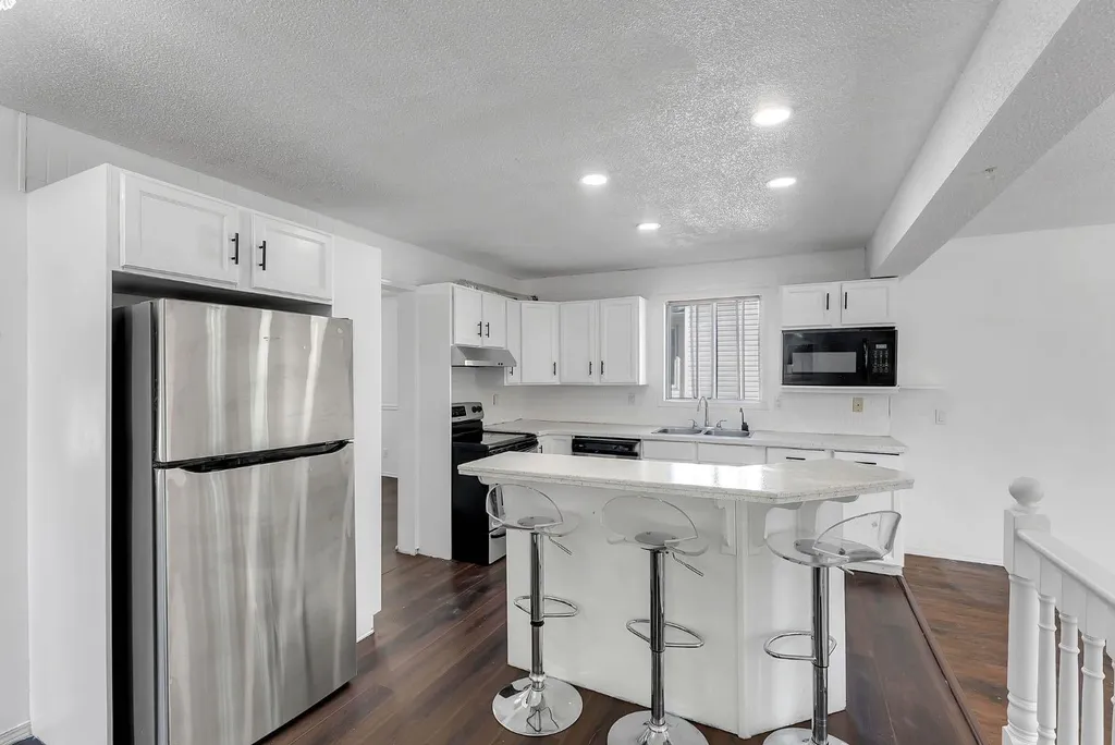 48 Millview Way SW Calgary AB T2Y 2W5