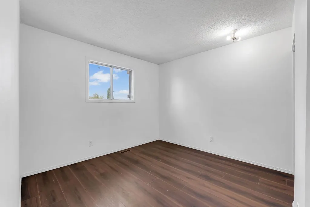 48 Millview Way SW Calgary AB T2Y 2W5
