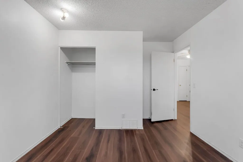 48 Millview Way SW Calgary AB T2Y 2W5