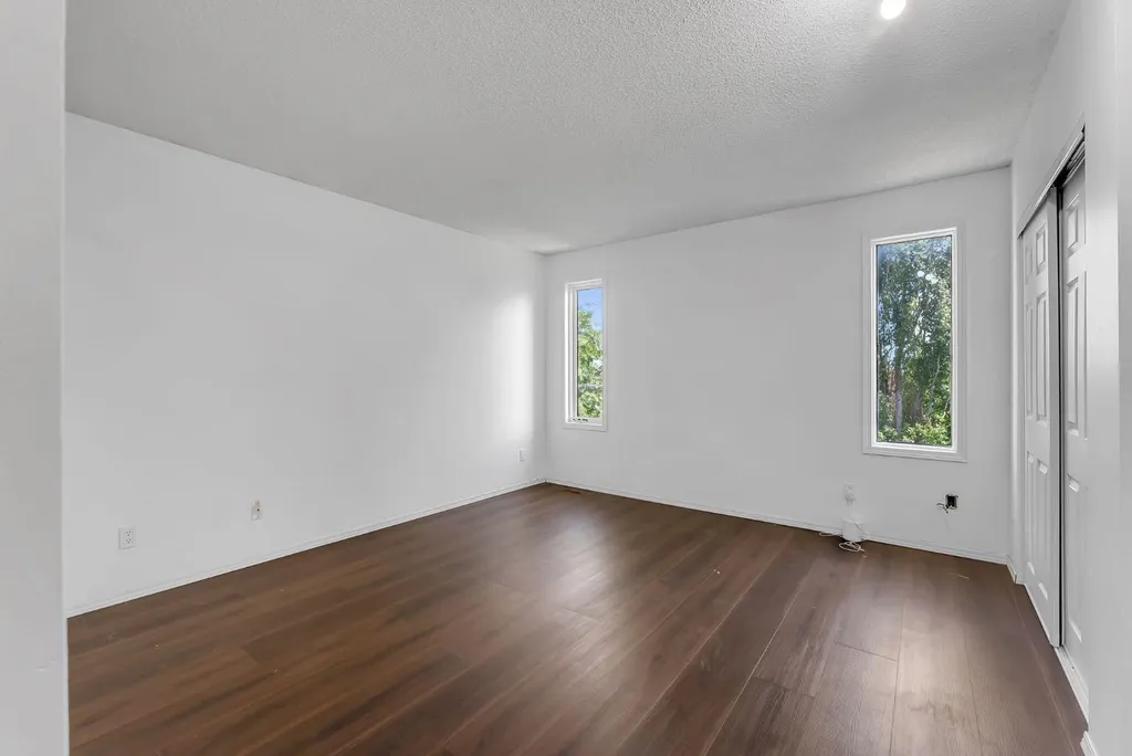 48 Millview Way SW Calgary AB T2Y 2W5