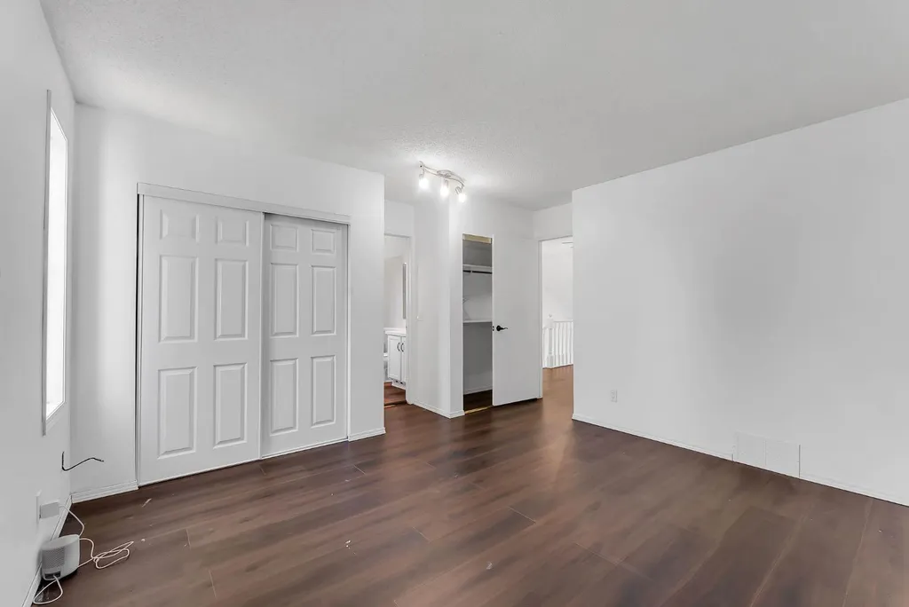 48 Millview Way SW Calgary AB T2Y 2W5