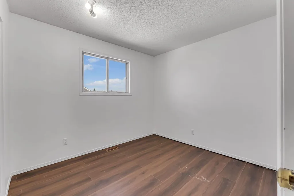 48 Millview Way SW Calgary AB T2Y 2W5