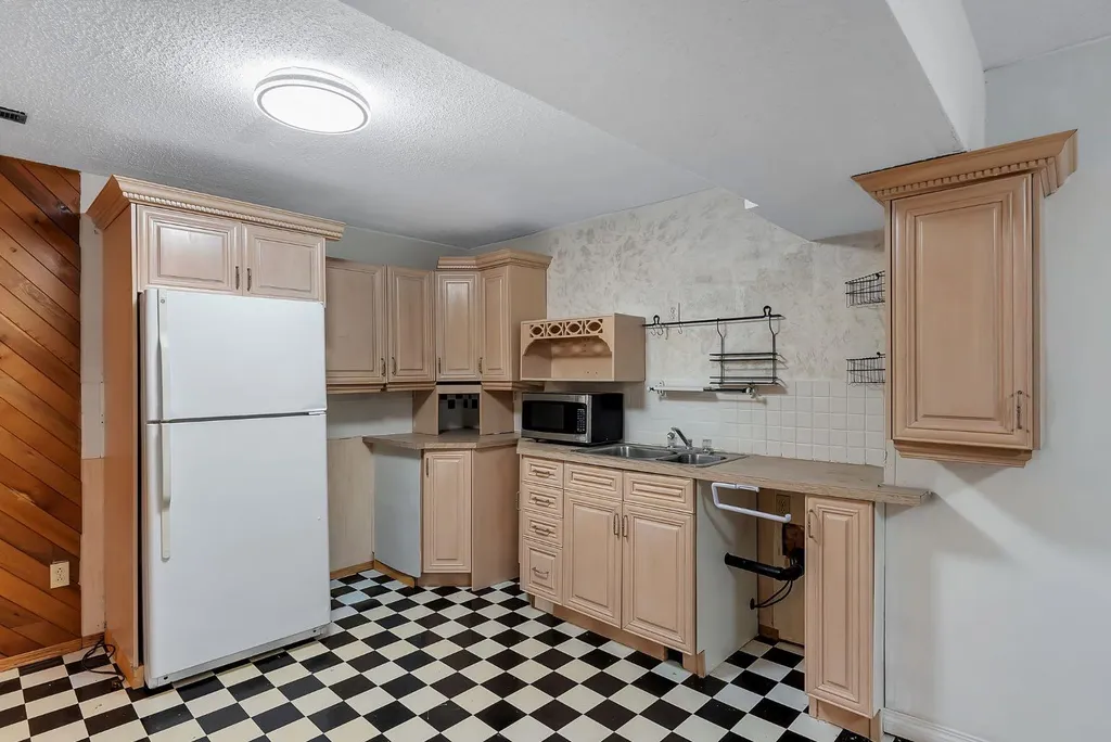 48 Millview Way SW Calgary AB T2Y 2W5