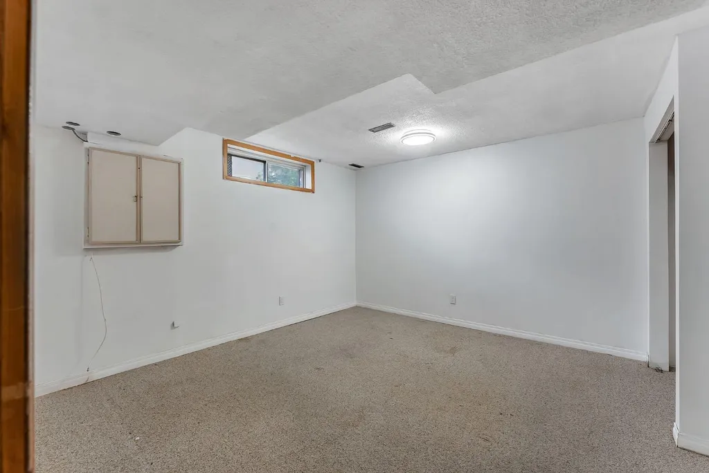 48 Millview Way SW Calgary AB T2Y 2W5