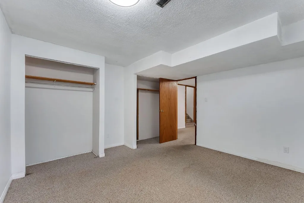 48 Millview Way SW Calgary AB T2Y 2W5