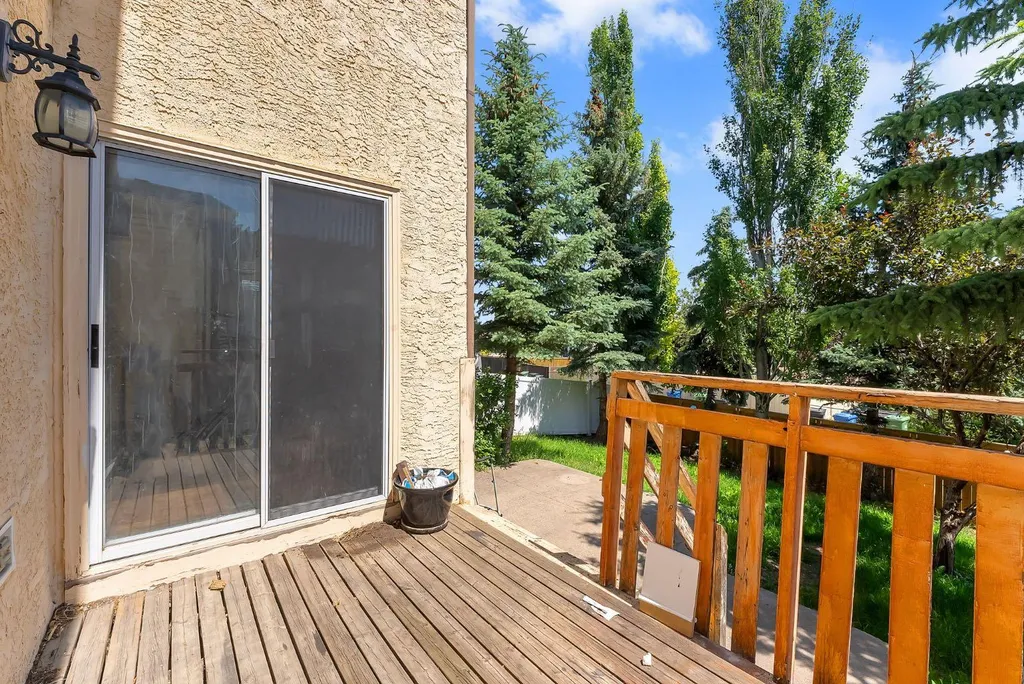 48 Millview Way SW Calgary AB T2Y 2W5