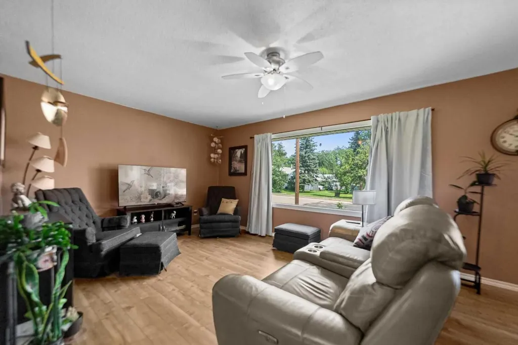 5016 53 Street Killam AB T0B 2L0