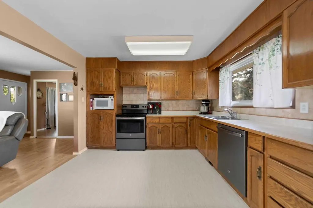 5016 53 Street Killam AB T0B 2L0