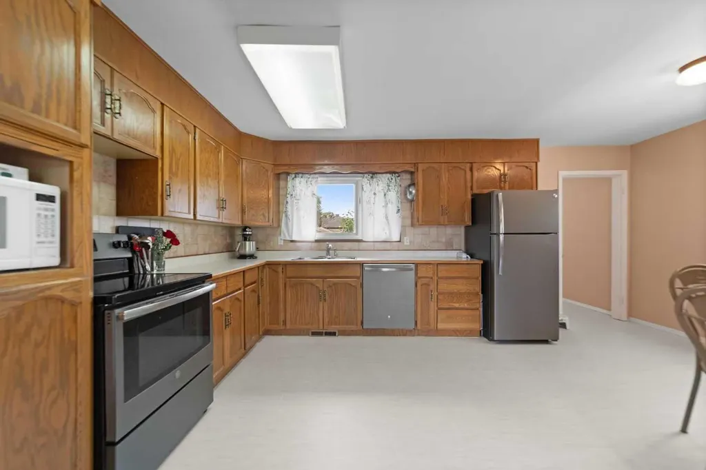 5016 53 Street Killam AB T0B 2L0