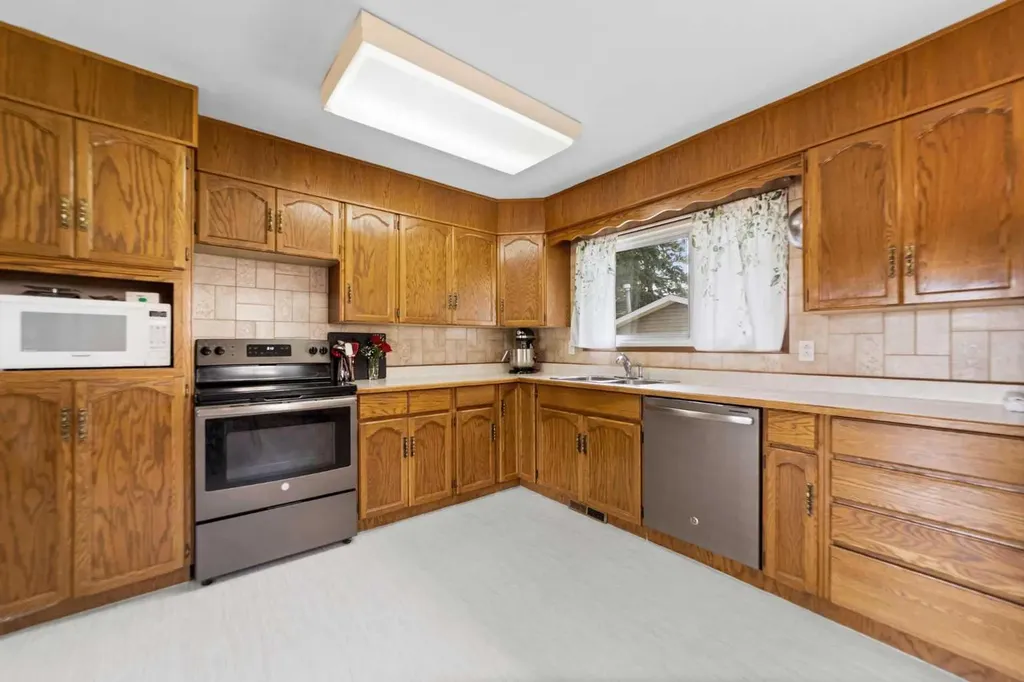 5016 53 Street Killam AB T0B 2L0