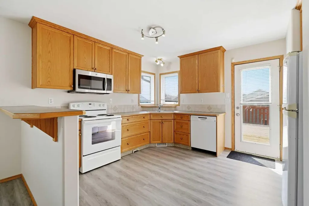 22 Lanterman Close Red Deer AB T4R 3K3