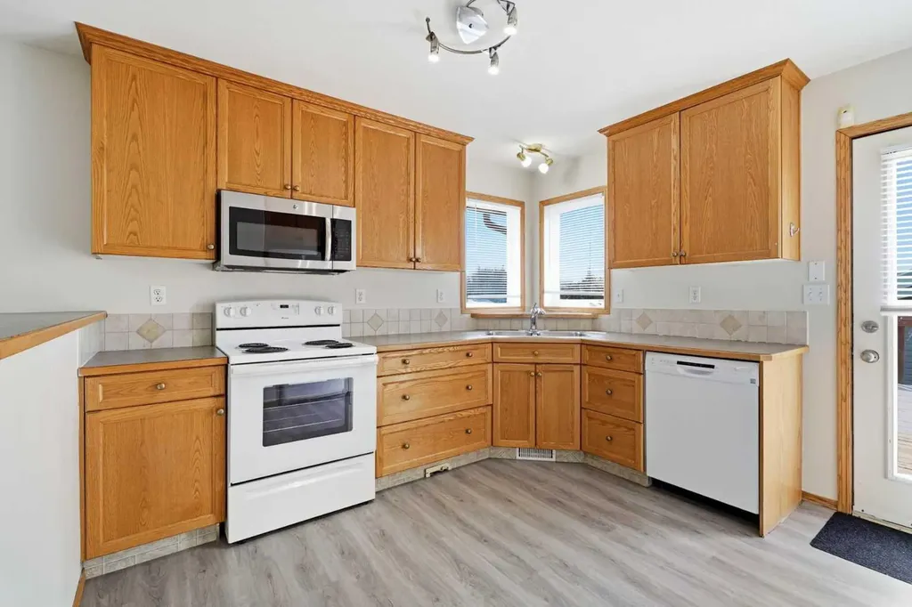 22 Lanterman Close Red Deer AB T4R 3K3