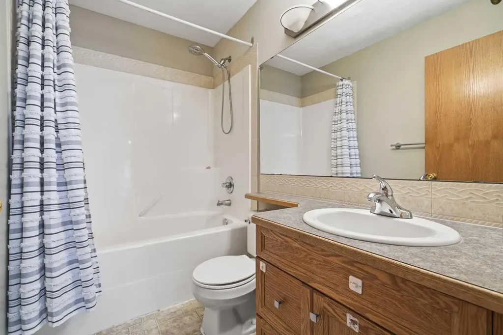 22 Lanterman Close Red Deer AB T4R 3K3