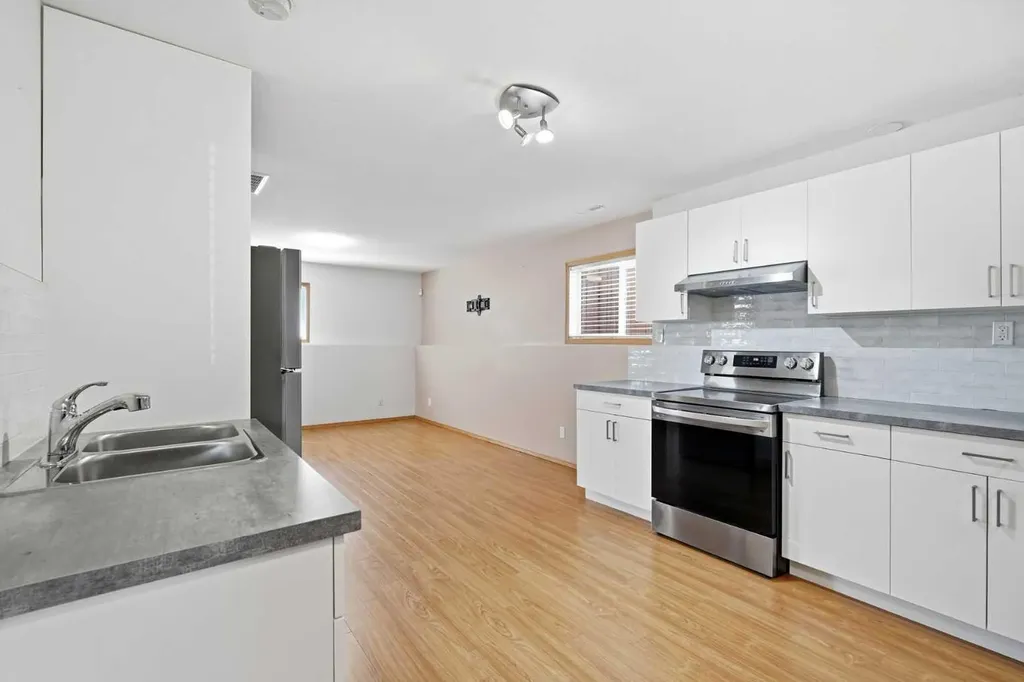 22 Lanterman Close Red Deer AB T4R 3K3