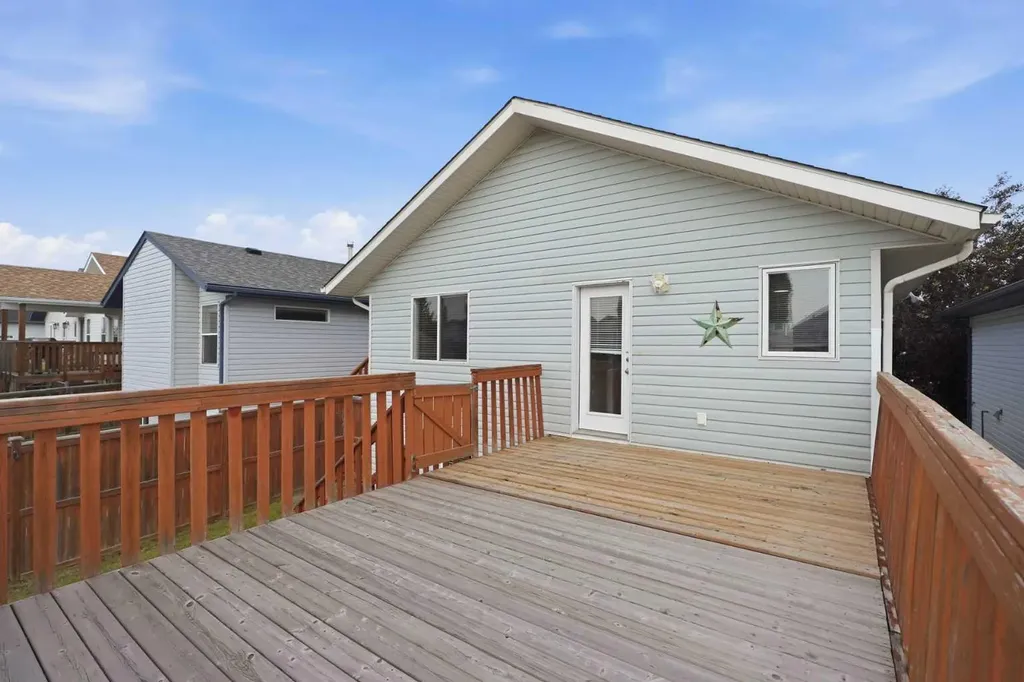 22 Lanterman Close Red Deer AB T4R 3K3