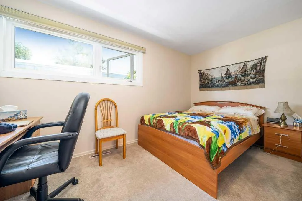 510 1 Street NW Medicine Hat AB T1A 6H8