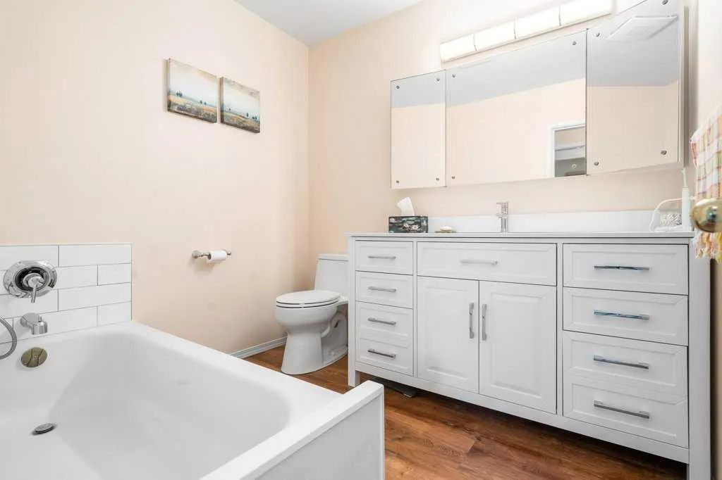 510 1 Street NW Medicine Hat AB T1A 6H8