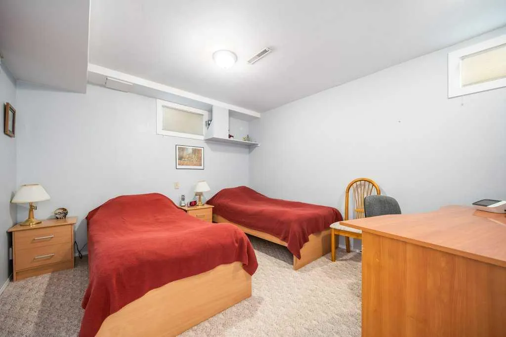 510 1 Street NW Medicine Hat AB T1A 6H8