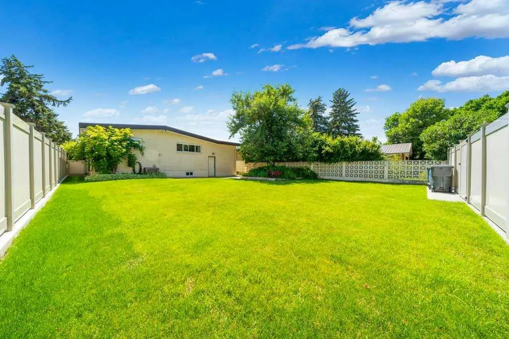 510 1 Street NW Medicine Hat AB T1A 6H8