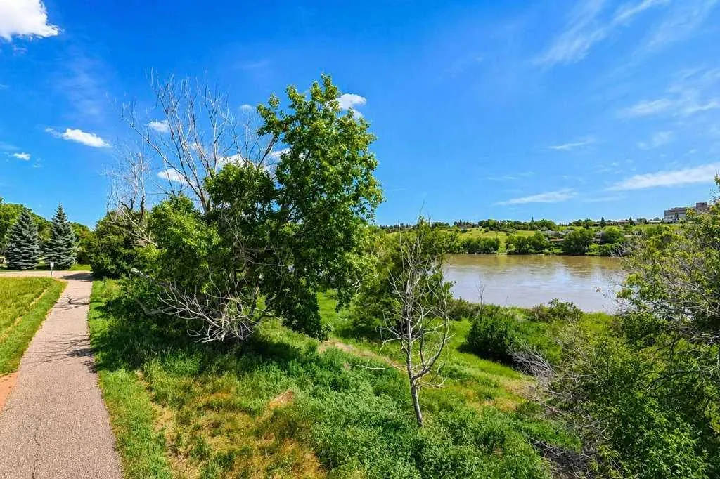 510 1 Street NW Medicine Hat AB T1A 6H8