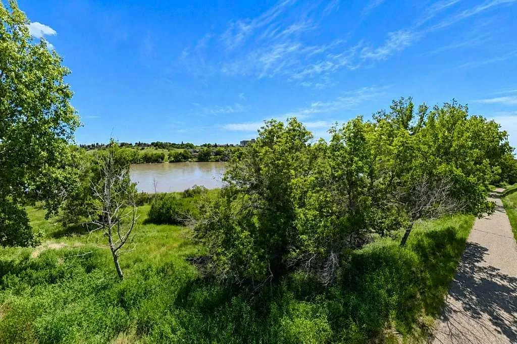 510 1 Street NW Medicine Hat AB T1A 6H8