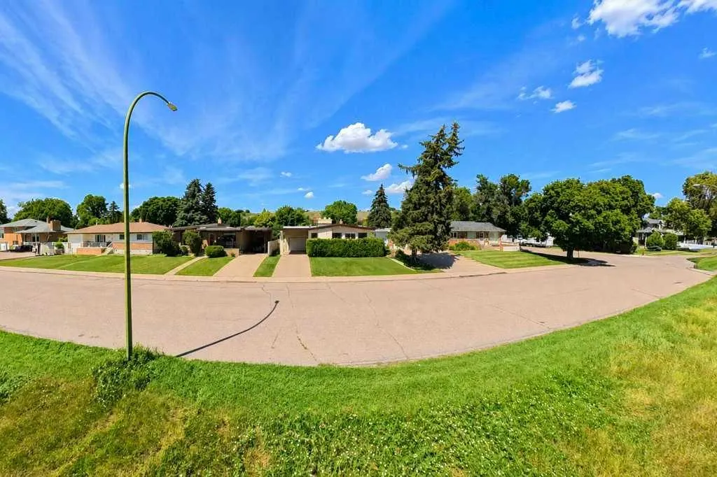 510 1 Street NW Medicine Hat AB T1A 6H8