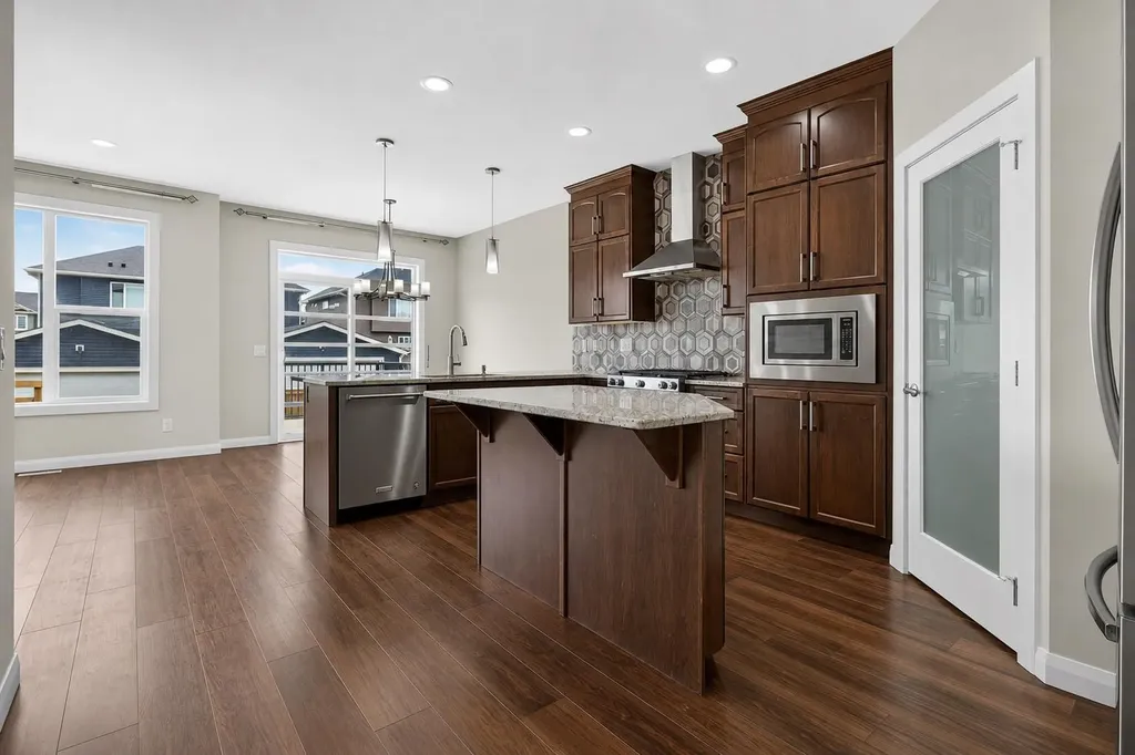 62 Evansfield Green NW Calgary AB T3P 1J9