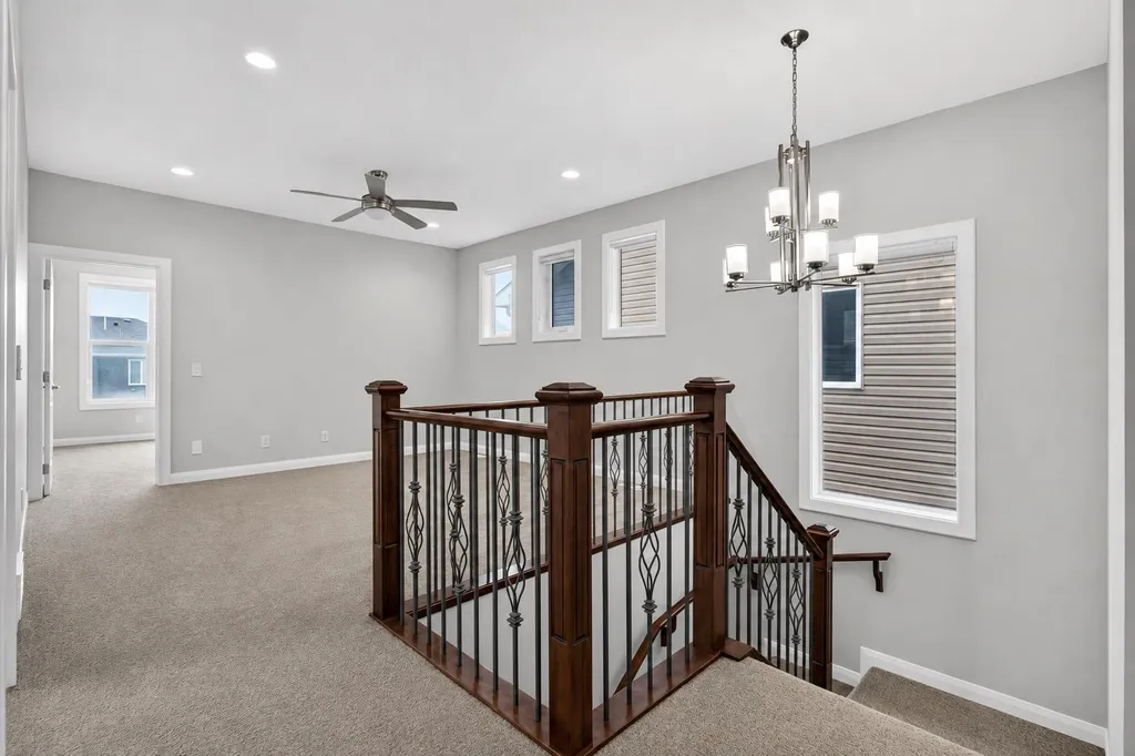 62 Evansfield Green NW Calgary AB T3P 1J9