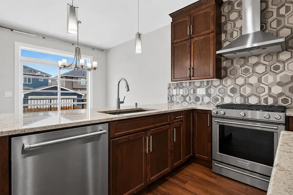 62 Evansfield Green NW Calgary AB T3P 1J9