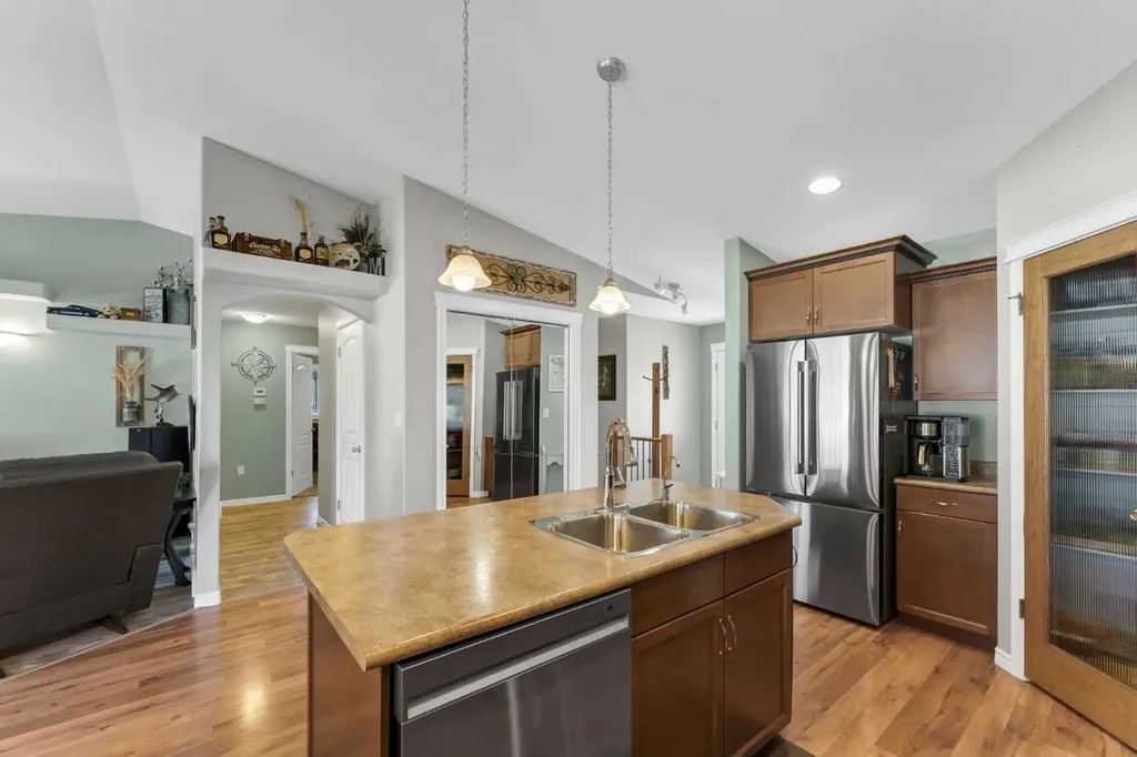 402 Jesmond Place SW Redcliff AB T0J 2P2