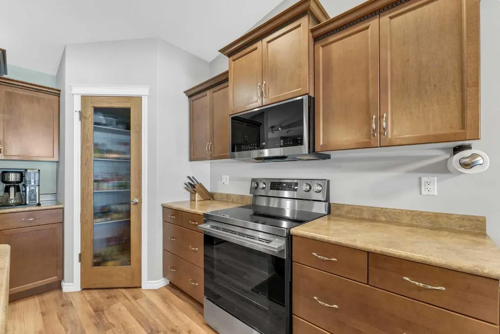 402 Jesmond Place SW Redcliff AB T0J 2P2