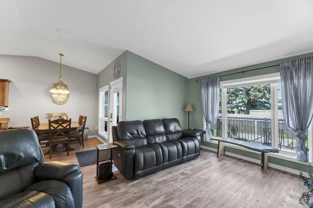 402 Jesmond Place SW Redcliff AB T0J 2P2