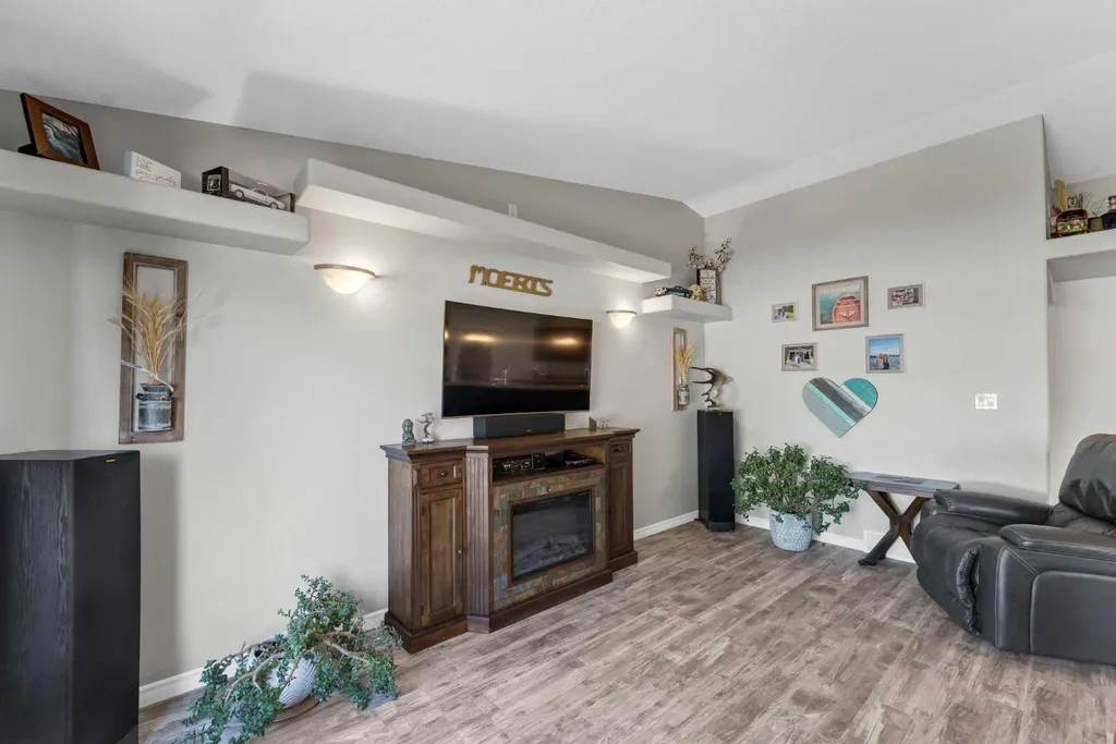 402 Jesmond Place SW Redcliff AB T0J 2P2