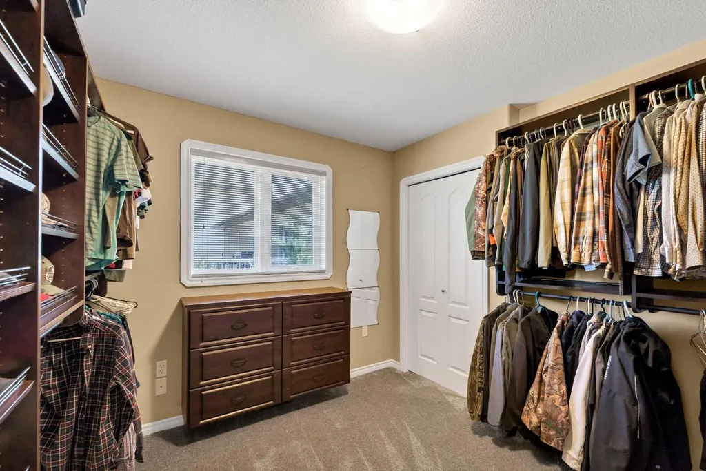 402 Jesmond Place SW Redcliff AB T0J 2P2