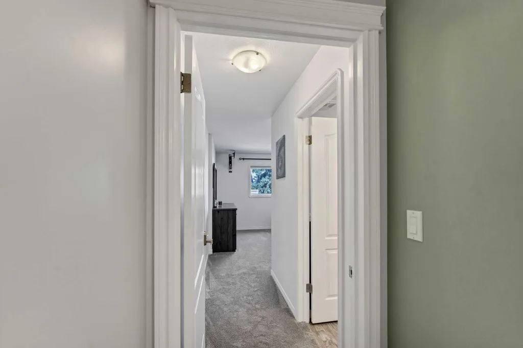 402 Jesmond Place SW Redcliff AB T0J 2P2
