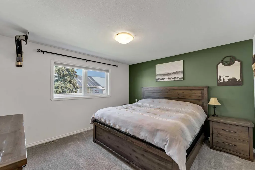402 Jesmond Place SW Redcliff AB T0J 2P2
