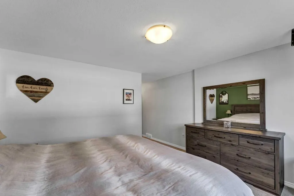 402 Jesmond Place SW Redcliff AB T0J 2P2