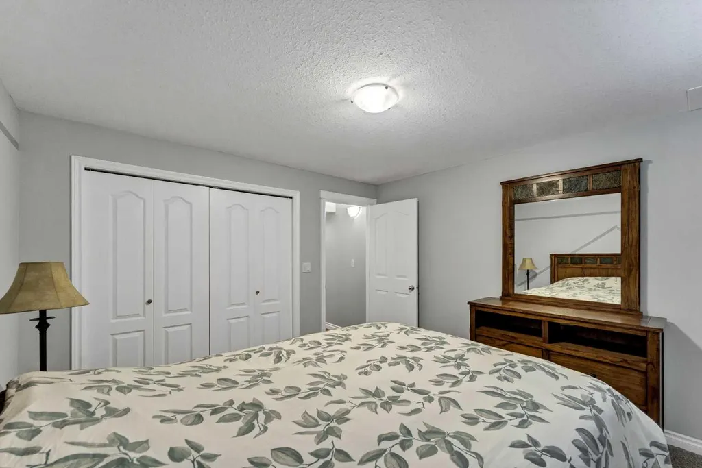 402 Jesmond Place SW Redcliff AB T0J 2P2